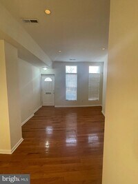 725 E Biddle St photo'