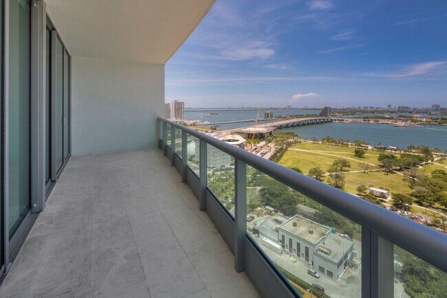 900 Biscayne Blvd, Unit 4803 in Miami, FL - Foto de edificio - Building Photo