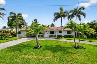 143 SE 27th Way in Boynton Beach, FL - Building Photo - Building Photo
