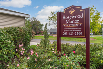 Rosewood Manor in Rosemount, MN - Foto de edificio - Building Photo