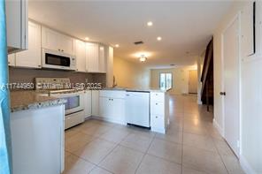 5188 S University Dr in Davie, FL - Building Photo