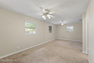 4447 Melvin Cir W in Jacksonville, FL - Building Photo - Building Photo