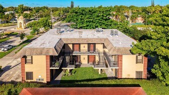 2335 NE 172nd St in North Miami Beach, FL - Building Photo
