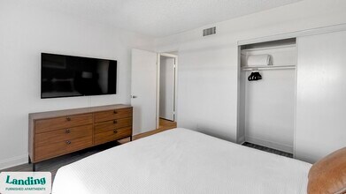 5272 Tamarus St, Unit 1404D in Las Vegas, NV - Building Photo - Building Photo