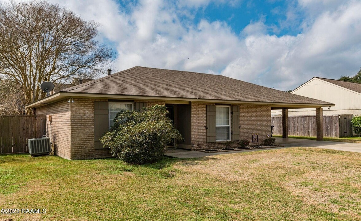 117 Gayle Dr in Lafayette, LA - Building Photo