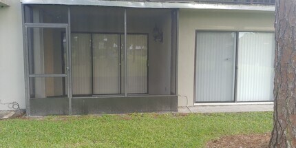 2517 S 17th St, Unit 105 in Fort Pierce, FL - Building Photo - Building Photo