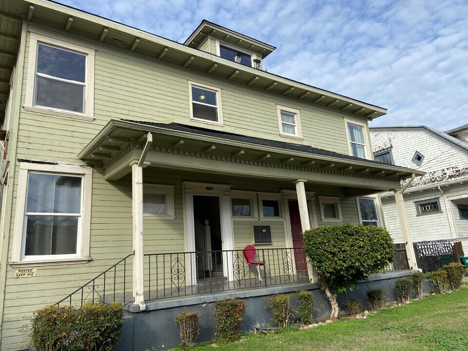 409 E Rose St, Unit 409A East Rose St in Stockton, CA - Foto de edificio