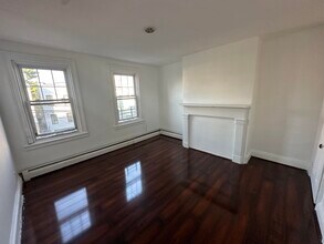 49 Poplar St in Jersey City, NJ - Building Photo - Building Photo