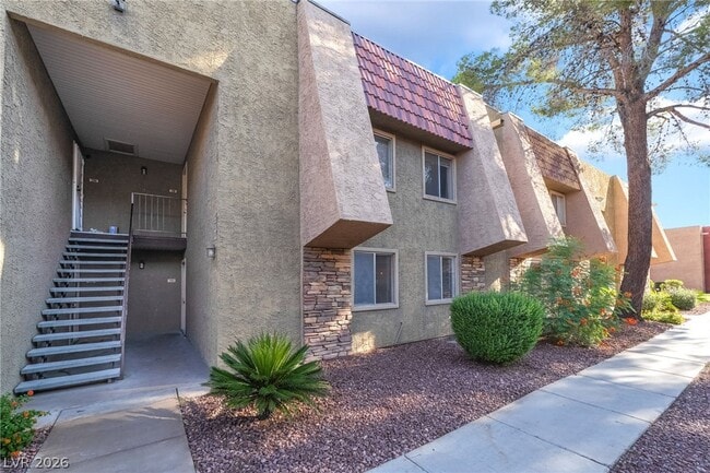 5317 Indian River Dr in Las Vegas, NV - Building Photo - Building Photo