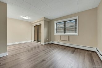 505 White Plains Rd in Eastchester, NY - Building Photo - Building Photo