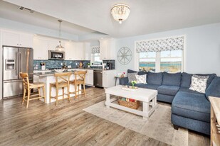 128 Ashworth Ave in Hampton, NH - Building Photo