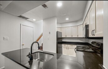 18120 Windsor Hill Dr, Unit 106 in Olney, MD - Building Photo - Building Photo