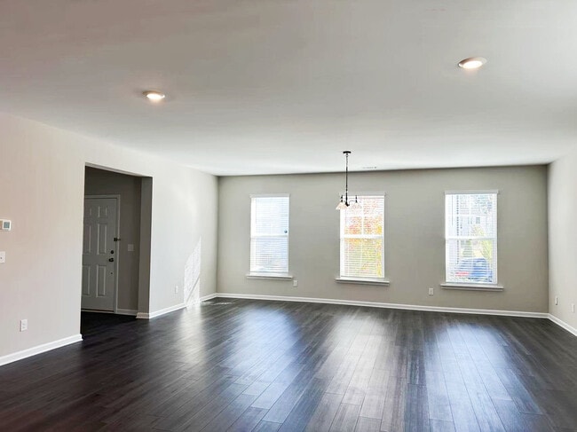 4372 Grosbeak Dr in Hoschton, GA - Foto de edificio - Building Photo