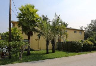 1400-1410 NE 10th Ave in Fort Lauderdale, FL - Building Photo - Building Photo