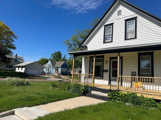 property at 1515 S Duluth Ave