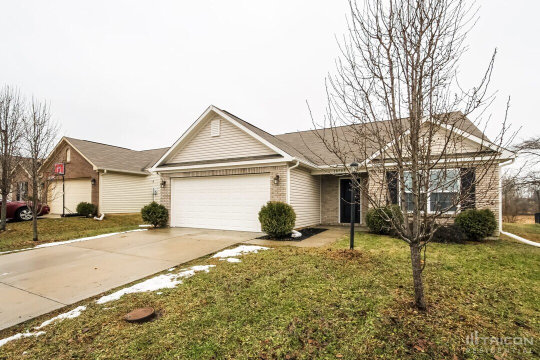 10707 Tedder Lake Dr in Indianapolis, IN - Foto de edificio