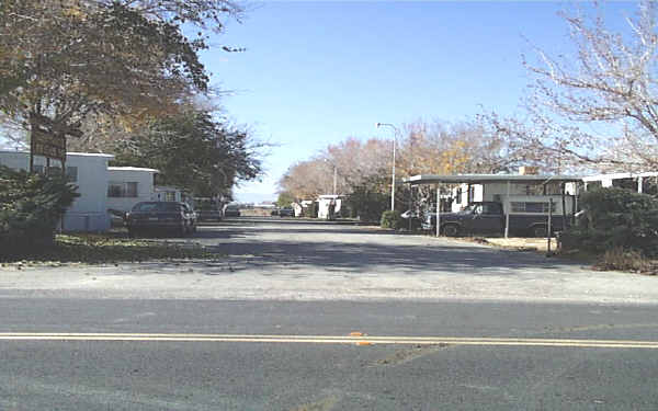 Desert Paradise Mobile Home Park in Lancaster, CA - Building Photo