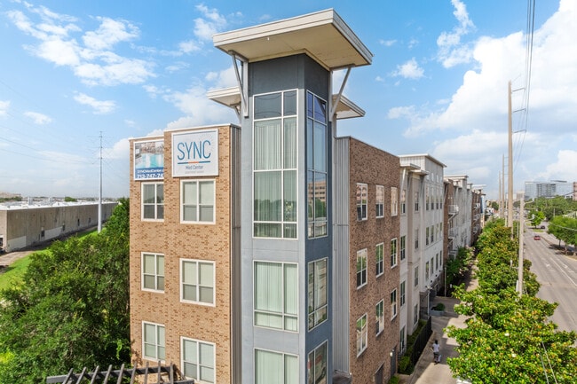 SYNC Med Center in Houston, TX - Foto de edificio - Building Photo