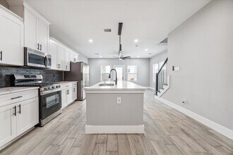 928 Granville Dr in Houston, TX - Building Photo - Building Photo