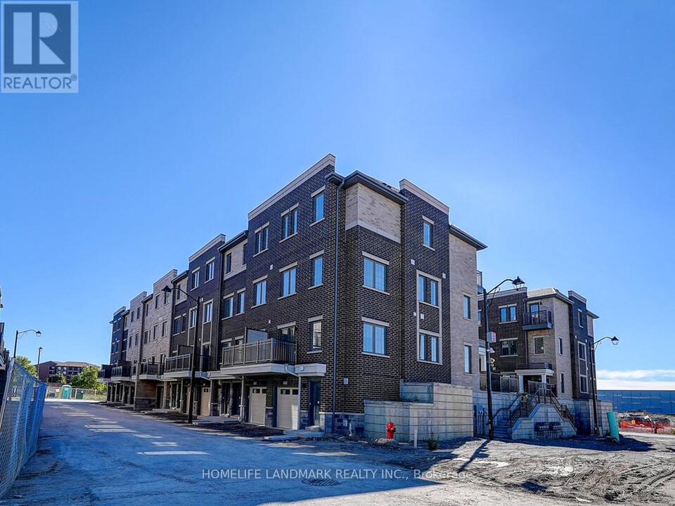 5 Maybank lane in Whitchurch-Stouffville, ON - Building Photo