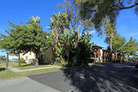 Grove Top in Fallbrook, CA - Foto de edificio - Building Photo