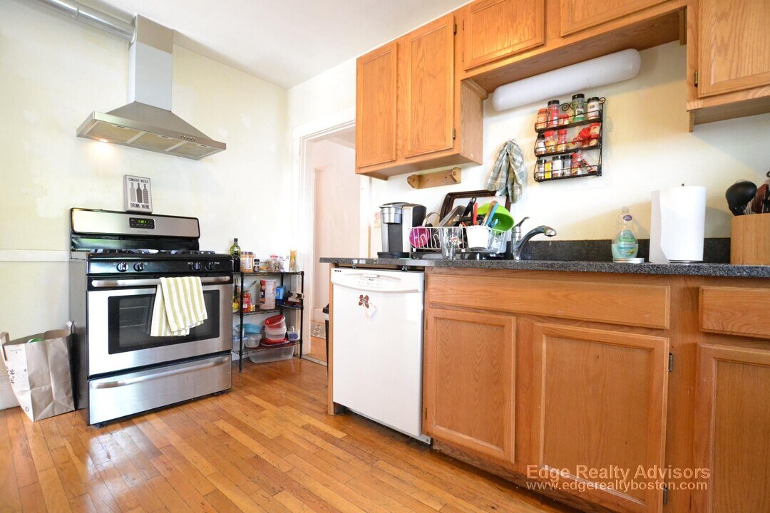 84 Colborne Rd, Unit 2 in Boston, MA - Foto de edificio