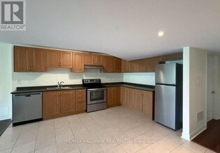 237 Frederick Curran Ln in Newmarket, ON - Building Photo - Building Photo