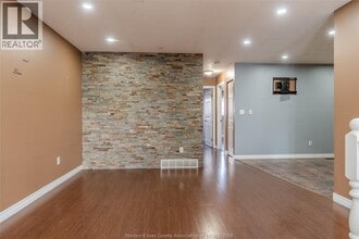 3740 Holburn St in Windsor, ON - Building Photo - Building Photo