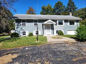 1468 N Alto Vista in Crystal Lake, IL - Building Photo