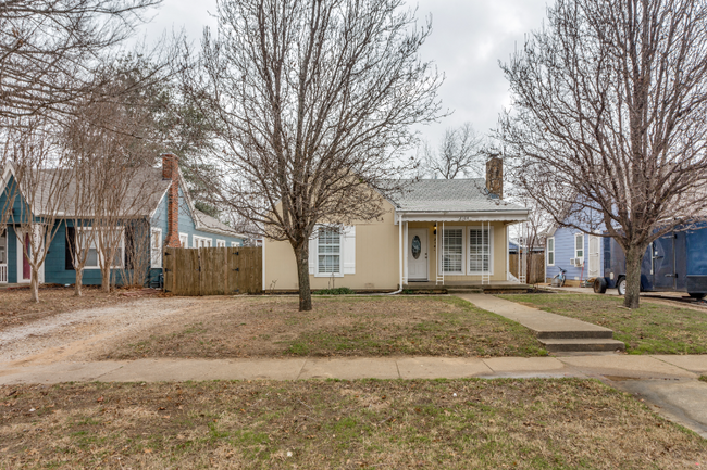 2504 Westbrook Ave in Fort Worth, TX - Foto de edificio - Building Photo