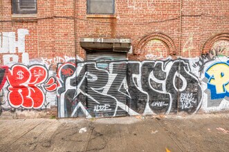 81 Beaver St in Brooklyn, NY - Building Photo - Building Photo