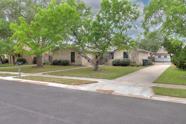 3121 Seafoam Dr in Corpus Christi, TX - Building Photo - Building Photo