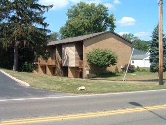 420 White Pond Dr in Akron, OH - Foto de edificio - Building Photo