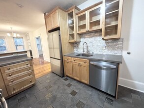 23 Netherlands Rd, Unit 1 in Brookline, MA - Building Photo - Building Photo