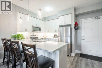 610 Farmstead Dr in Milton, ON - Building Photo - Building Photo