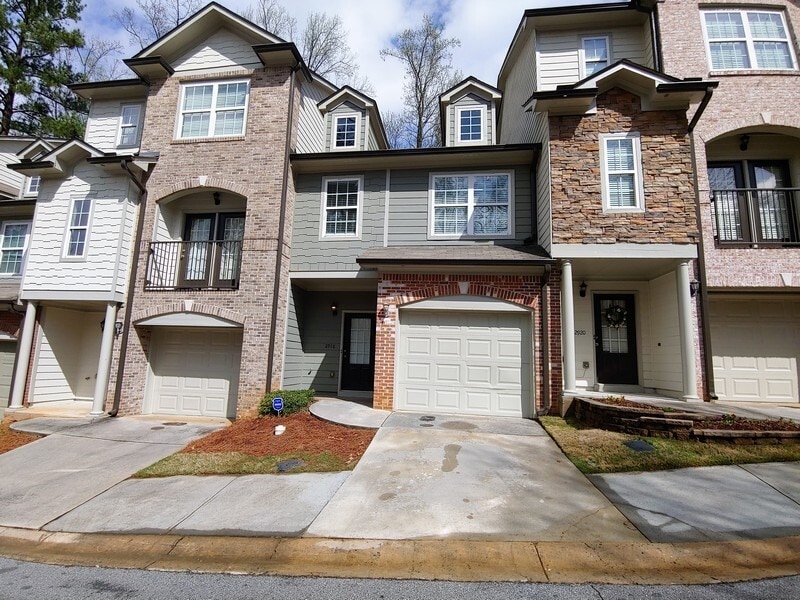 2918 Ashlyn Pointe Dr in Doraville, GA - Foto de edificio