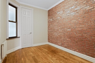 202 E 13th St, Unit 2B in New York, NY - Building Photo