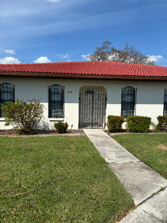 854 Senda Plata in Venice, FL - Foto de edificio