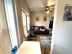 1056 Cambridge St, Unit 2F in Cambridge, MA - Foto de edificio - Building Photo