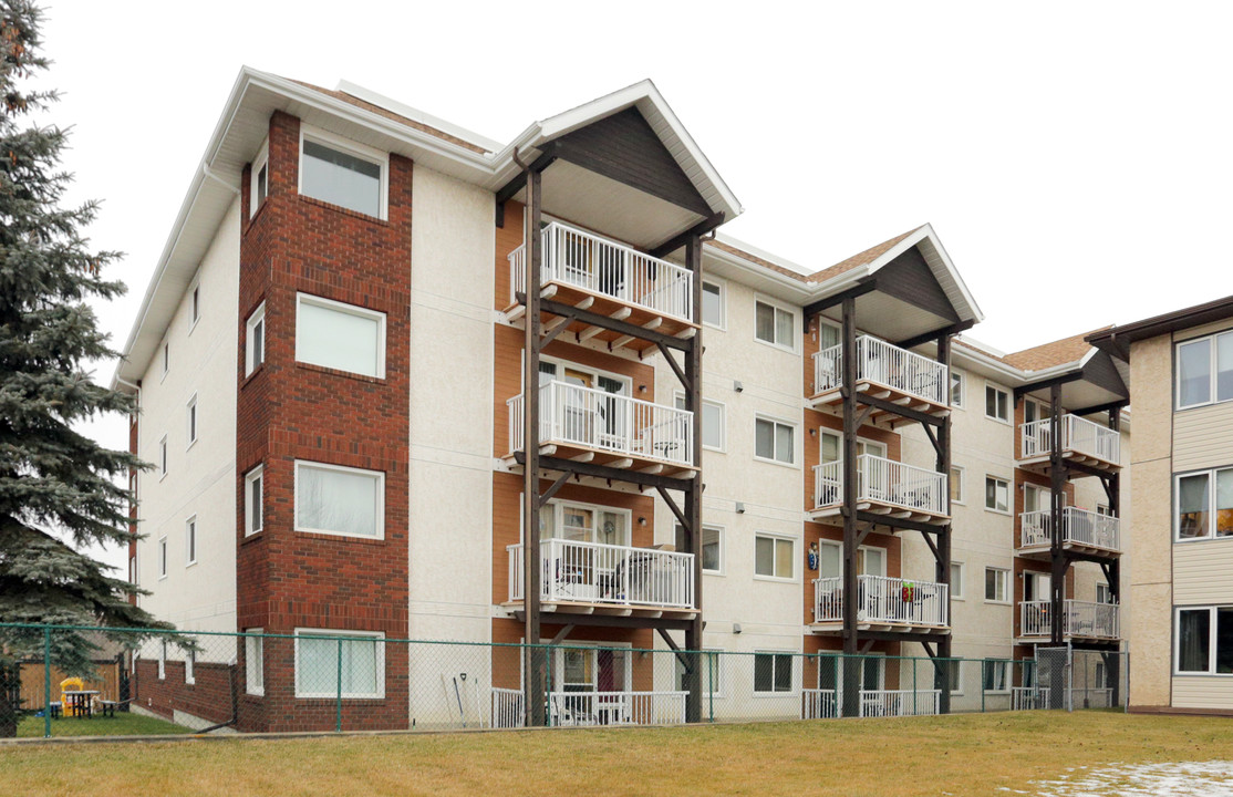 Walnut Grove Apartments in Spruce Grove, AB - Building Photo