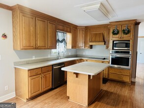 110 Pine St in Barnesville, GA - Building Photo - Building Photo