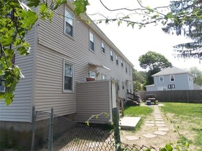 72 Harbour Ave in West Warwick, RI - Building Photo - Building Photo