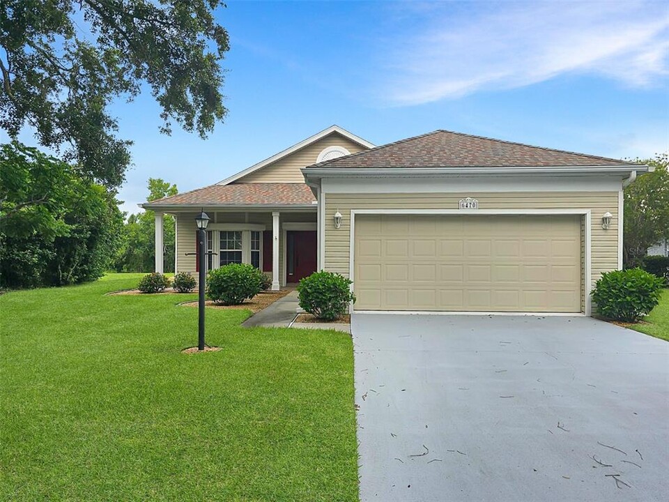 6470 Golden Leaf Ct in Lakewood Ranch, FL - Foto de edificio