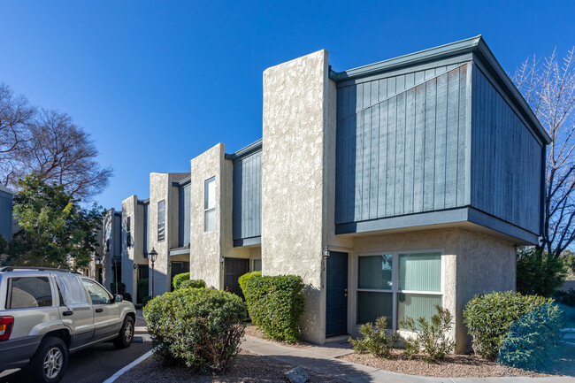 Randolph Court Condominiums in Phoenix, AZ - Building Photo - Building Photo