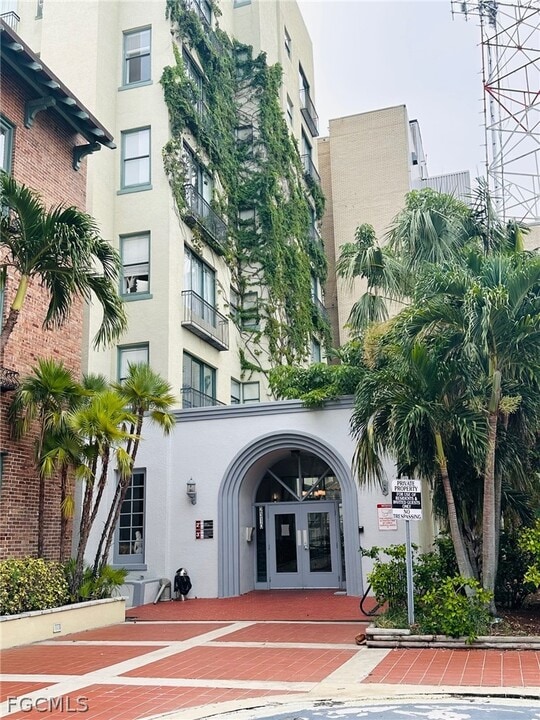 2310 First St in Ft. Myers, FL - Building Photo