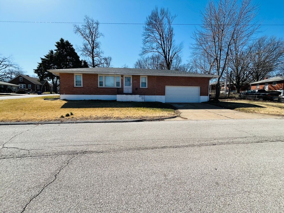 9004 Macon Ave in St. Louis, MO - Building Photo