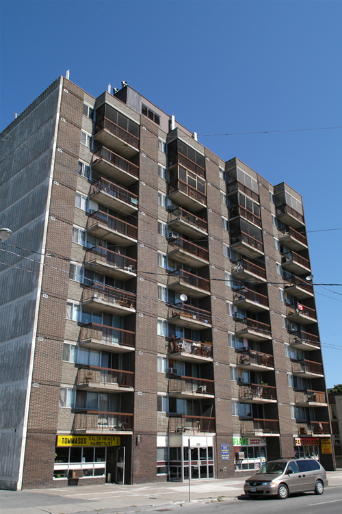 Wellington Towers Apartments in Ottawa, ON - Building Photo - Building Photo