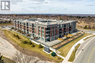 1 Redfern Ave in Hamilton, ON - Building Photo - Building Photo