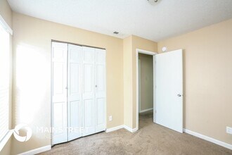 2378 Harvest Moon Dr in Greenwood, IN - Foto de edificio - Building Photo