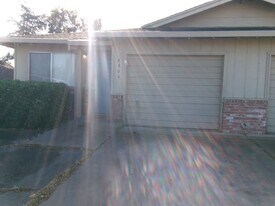 9404-9406 Lenox Pl in Stockton, CA - Building Photo
